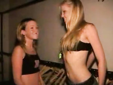 2 hot chicks kissing