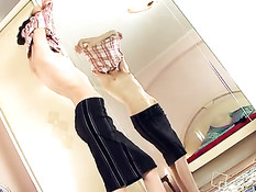 Sweet Arianna shows her body