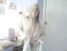 Blonde strips in bedroom