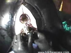 Своего раба ебёт в жопу похотливая шлюха