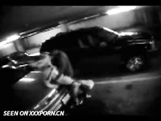 Пару поймали за занятием сексом на парковке