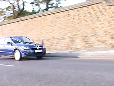 Геи трахаются на капоте автомобиля