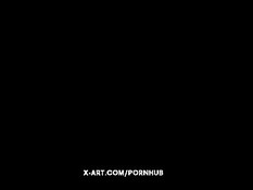 Модель агенства X-Art девушка Caprice мастурбирует на кровати