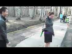 Сисястую девушку сняли и оттрахали в осеннем городском парке