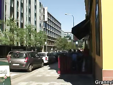 Пикапер снял зрелую женщину и оттрахал её в гостинице