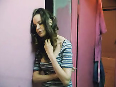 Анна Левина выкурив сигаретку оттрахала свою подругу Фиону