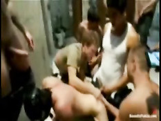 Группа мужчин геев при помощи плётки жёстко оттрахала парня