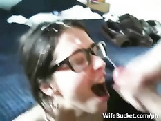 Понимающие жёны позволяют мужьям кончать на своё личико