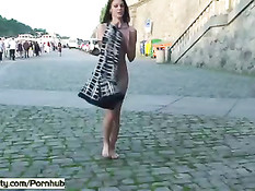 Бесстыжие развратницы шокируют европейцев прогулками голышом