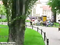 Захватывающие прогулки по большому городу в обнажённом виде