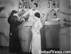 Античное порно 1930 года - \"Секс миссия втроём в нудистском баре\"