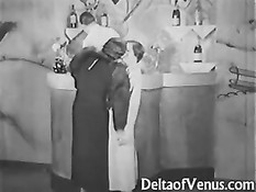 Античное порно 1930 года - \"Секс миссия втроём в нудистском баре\"