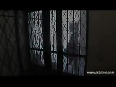 Девушка застала свою подругу за мастурбацией и помогла ей кончить