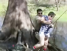 Полицейский достаёт из ширинки член и трахает неудачливого рыбака