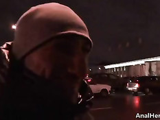 Молодая Настя легко согласилась на съёмки в порно и анальный секс