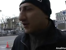 Девушка Ангелина порадовала иностранца русским анальным сексом