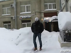 Девушка из города на Неве занималась сексом с приезжим мужиком