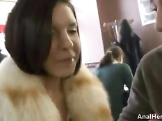 Девушка из города на Неве занималась сексом с приезжим мужиком