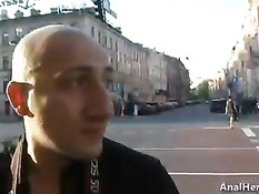 Красавицу с потрясающей грудью уговорили на съёмку в порно клипе