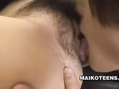 Снял с японской студентки Мадока Хаманака трусики и вылизал киску