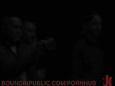 Мужики поймали в магазине вора и в наказание заставили отсосать им