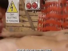 Любительский минет и вылизывание очка и мошонки от молодого гея