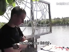 Любительский порно ролик съёма молодого гея и минета на природе