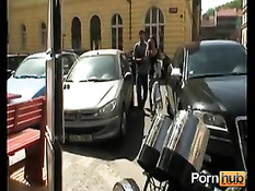 Брюнетка гуляет по городу без трусиков и ебётся в людных местах