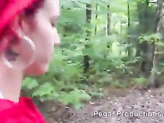 Красная шапочка повстречала в лесу сексуально озабоченного волка