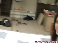 Мужик без остановки жарит ненасытную азиатскую шлюшку в чулках