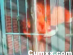 Сексуально озабоченный полицейский оттрахал заключённую мулатку