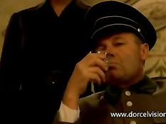 Элитные проститутки обслуживают группу высокопоставленных военных