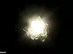Сексуальная брюнетка позволила мужчине вылизать пальцы на ногах