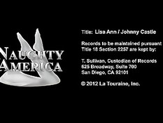 Сиськастая учительница Lisa Ann обучает паренька правильному сексу