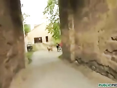 Красивая брюнетка не долго ломалась и согласилась заняться сексом
