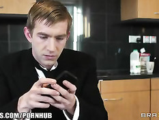 Худая японская малышка села верхом на большой член белого парня