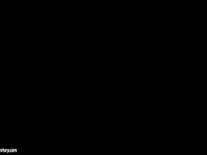 Безгрудая азиатская девчонка сосёт член и получает второй в задницу