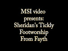 Очкастая Sheridan Tickly вылизала пятки и ступни ног своей любовнице