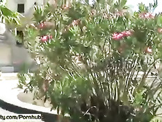 Чешские девчонки без комплексов ходят голышом шокируя прохожих