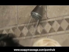 Красивая блондиночка сделала массаж сиськами и отсосала в позе 69