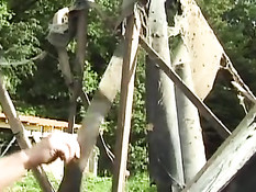 Французская девушка ебётся на природе с двумя местными фермерами