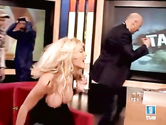 Шведская фотомодель Victoria Silvstedt показывает большие сиськи