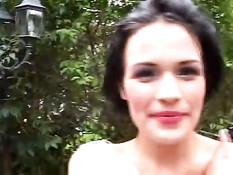 Бельгийская девчонка Sarah De Herdt занимается сексом в бассейне