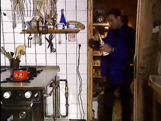 Горячая немецкая блондинка Kelly Trump участвует в пьяной оргии