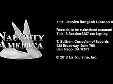 Сисястая азиатская девушка Jessica Bangkok скачет верхом на члене