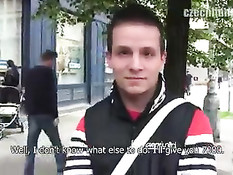 Чешский гей снимает на улице молодых ребят и разводит их на секс