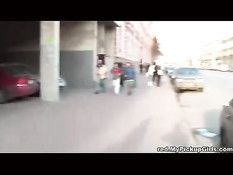 Русские пикаперы за деньги сняли брюнетку и оттрахали её в парке