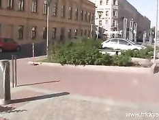 Мужчина снял на улице и оттрахал симпатичную русскую блондинку