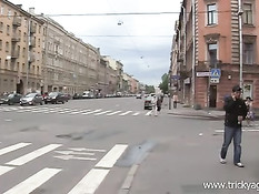 Блондинка Светлана взяла визитку и решила зайти на порно кастинг