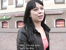Порно агент снял русскую брюнетку Марину и трахнул в своём офисе